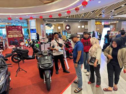 Pengunjung Mal Living World Pekanbaru ramaikan Honda Prosperity Expo.(foto: istimewa)